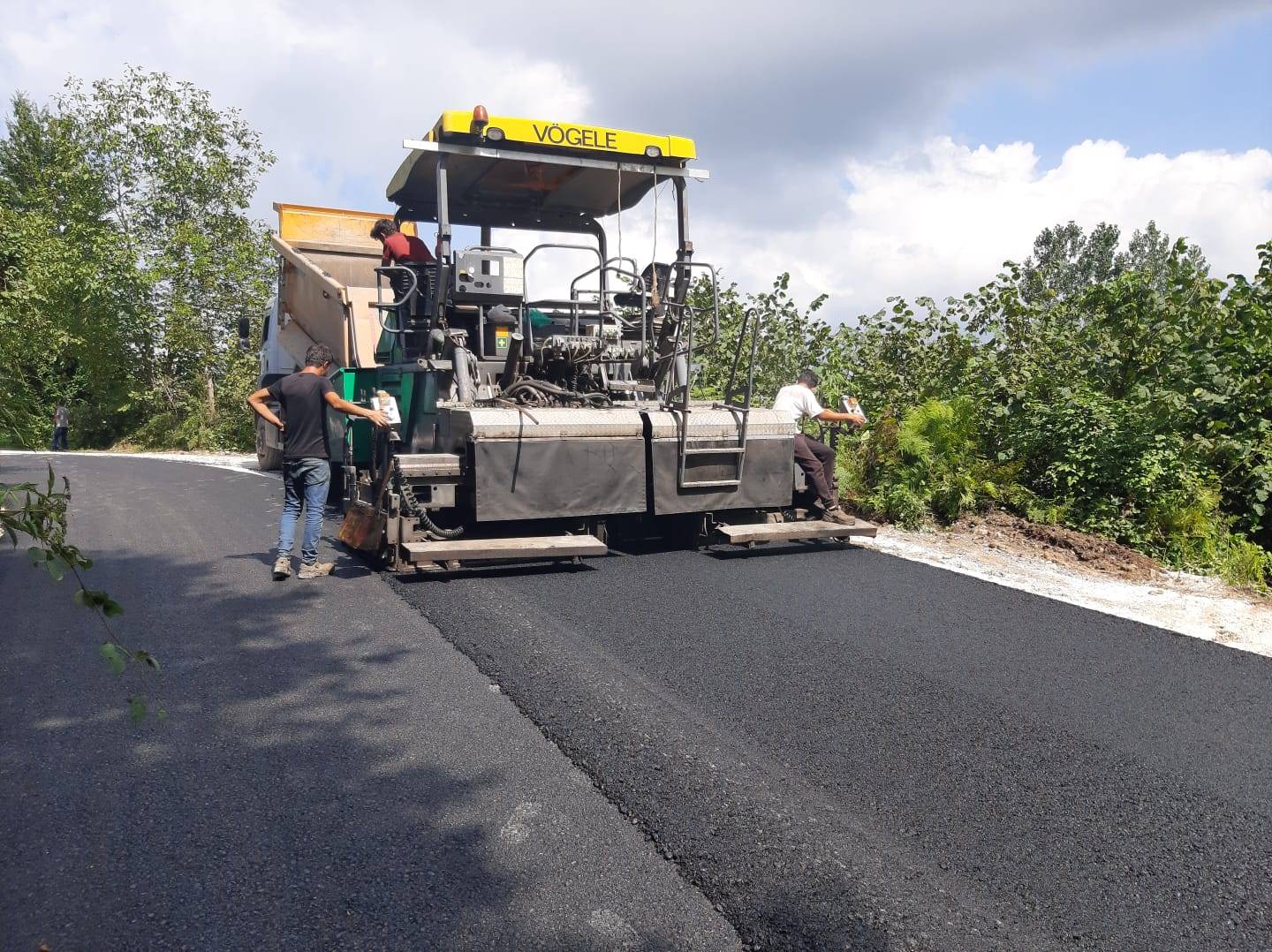 BÜYÜKŞEHİR’İN ASFALT SEFERBERLİĞİ SÜRÜYOR